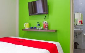 RedDoorz near Pasar Baru Bandung